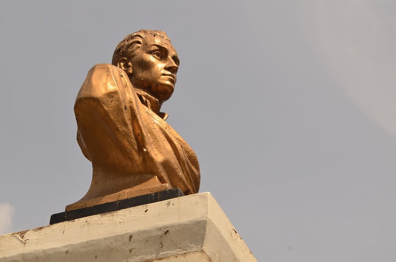 Simón Bolívar statue